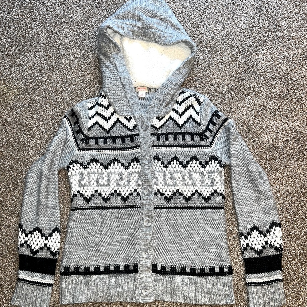 Womens Large faux fur button up sweater with beautiful design!